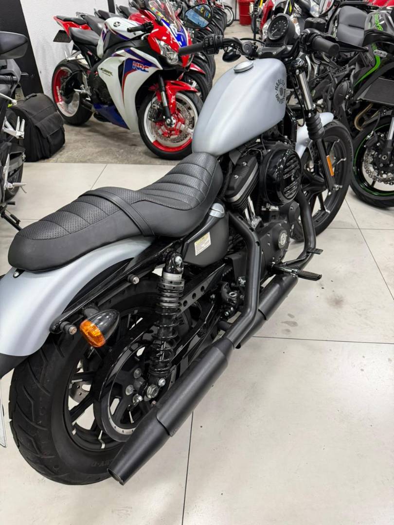 HARLEY-DAVIDSON SPORTSTER IRON 883