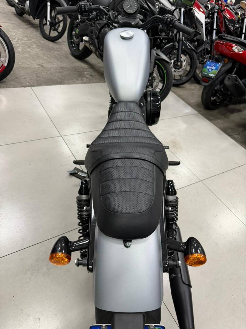 HARLEY-DAVIDSON SPORTSTER IRON 883