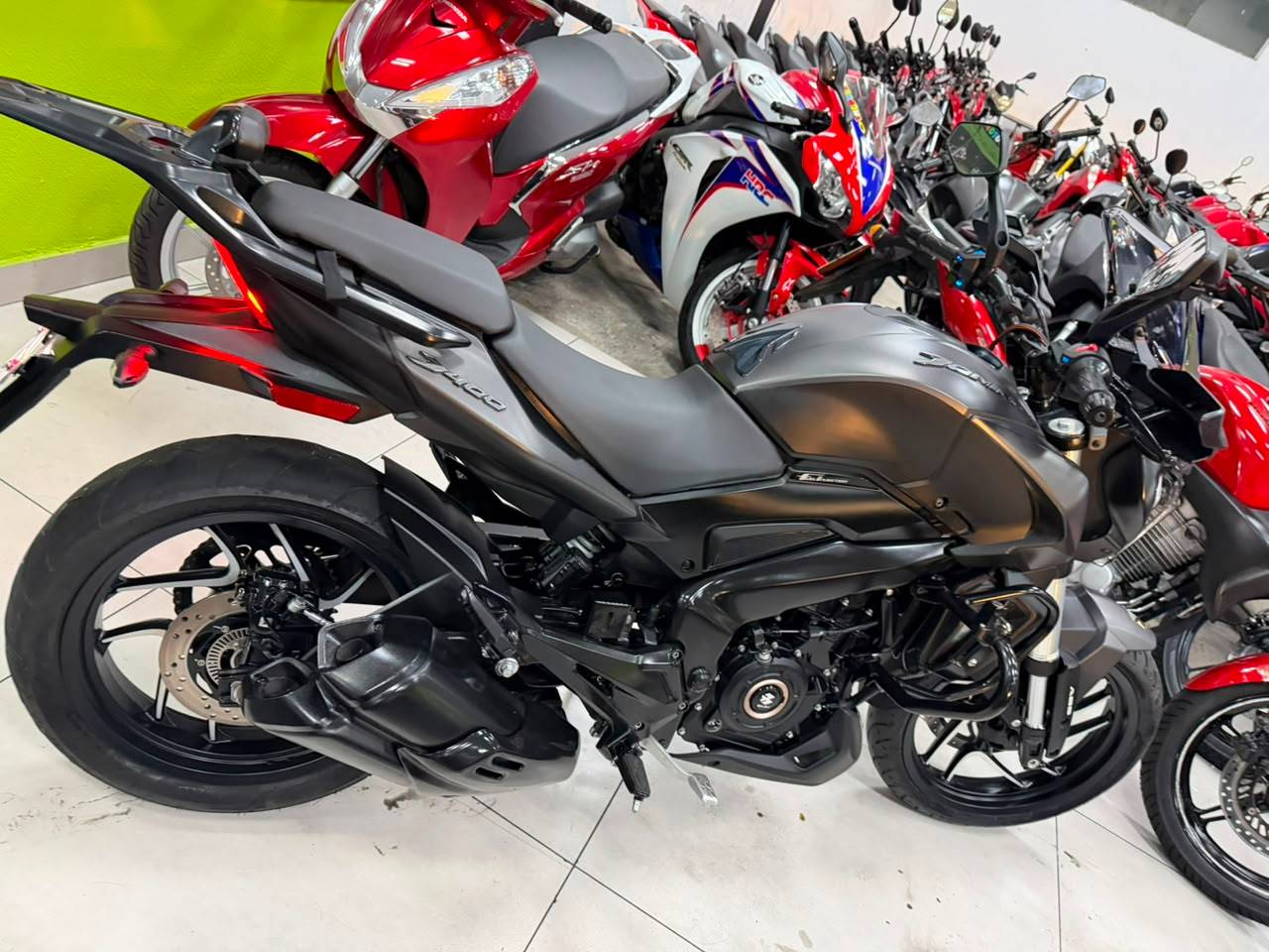 BAJAJ DOMINAR 400