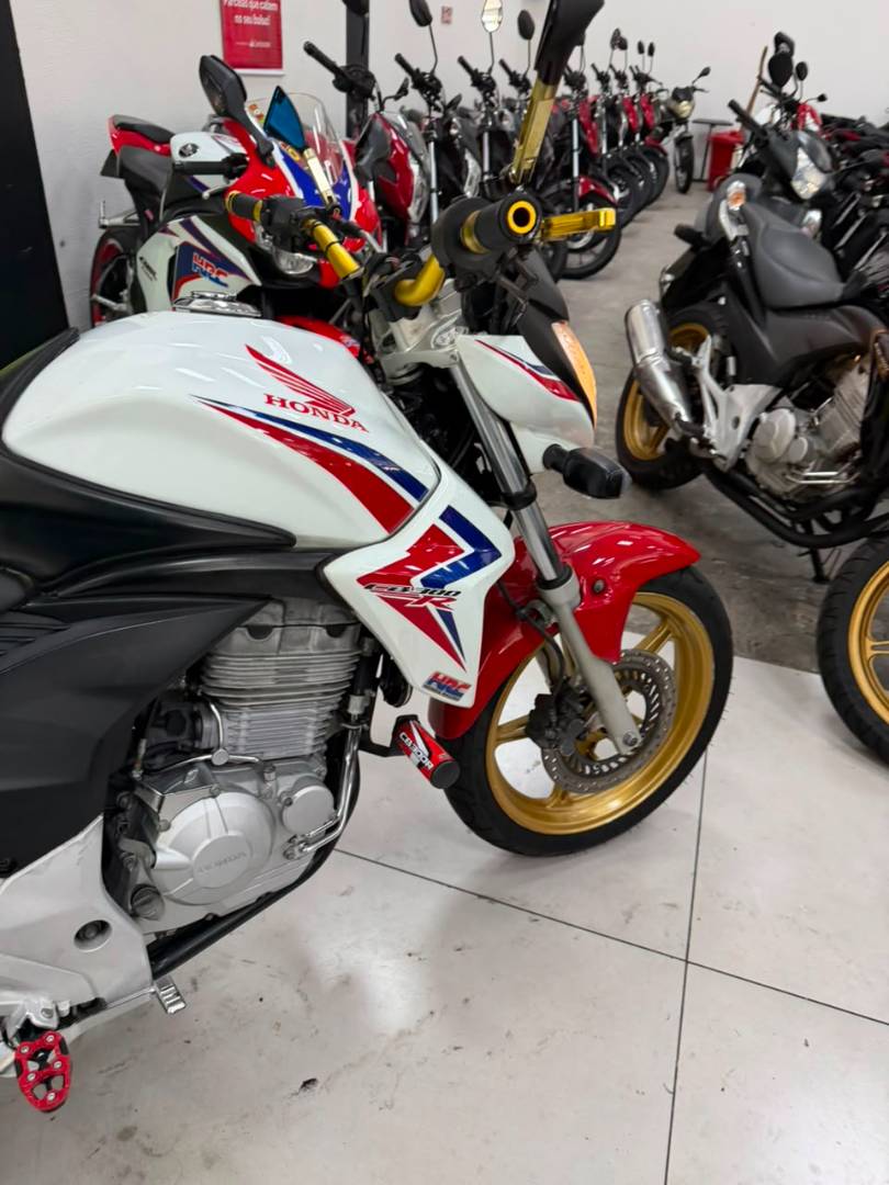 HONDA CB 300R