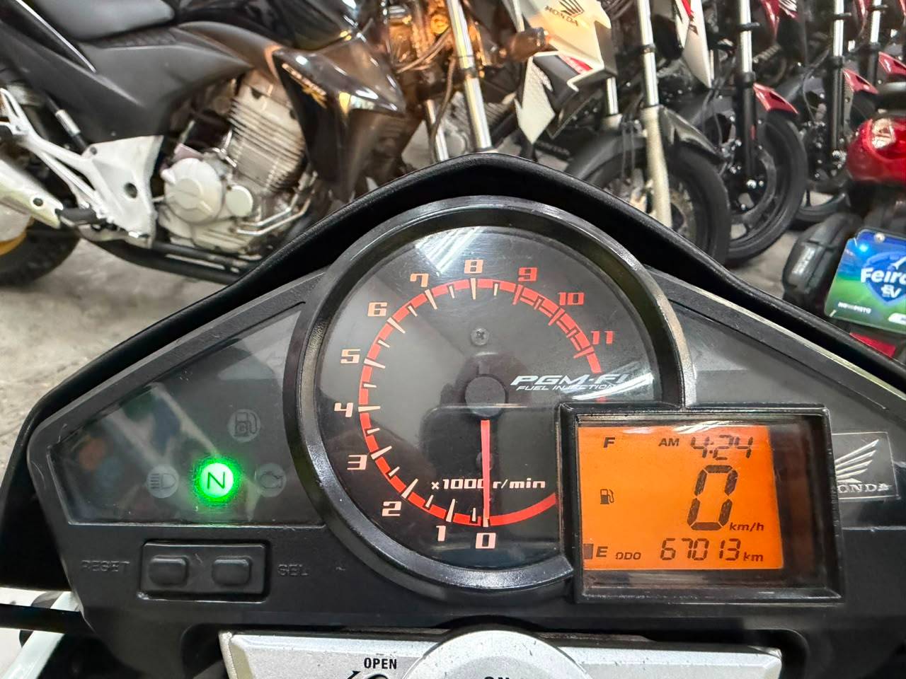 HONDA CB 300R
