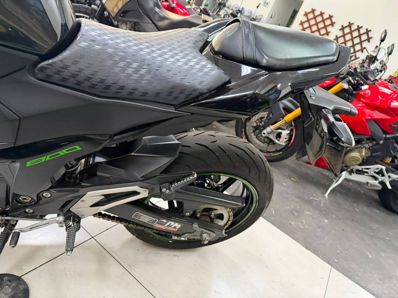 KAWASAKI Z800