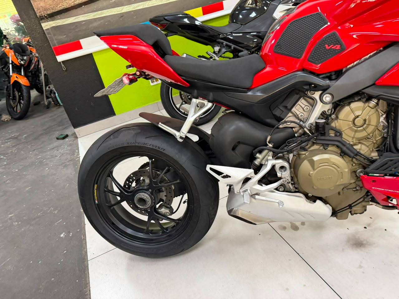 DUCATI STREETFIGHTER V4 S