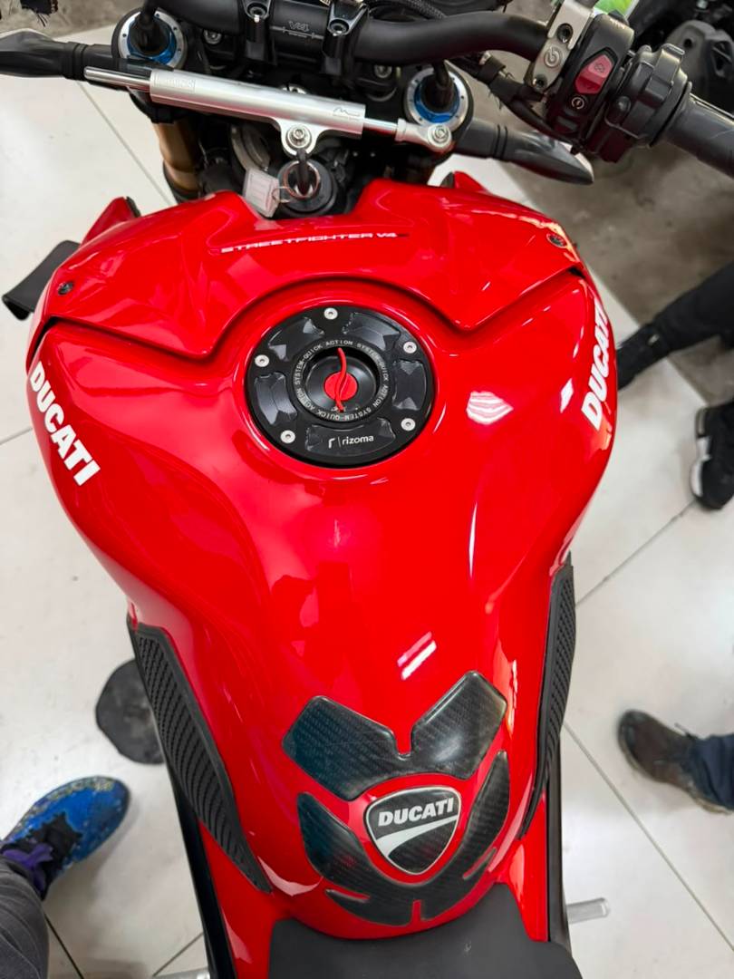 DUCATI STREETFIGHTER V4 S