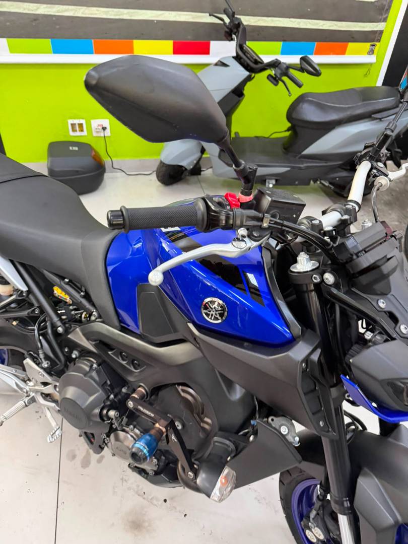 YAMAHA MT-09