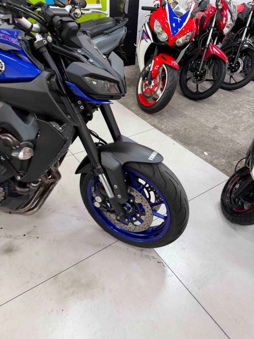 YAMAHA MT-09