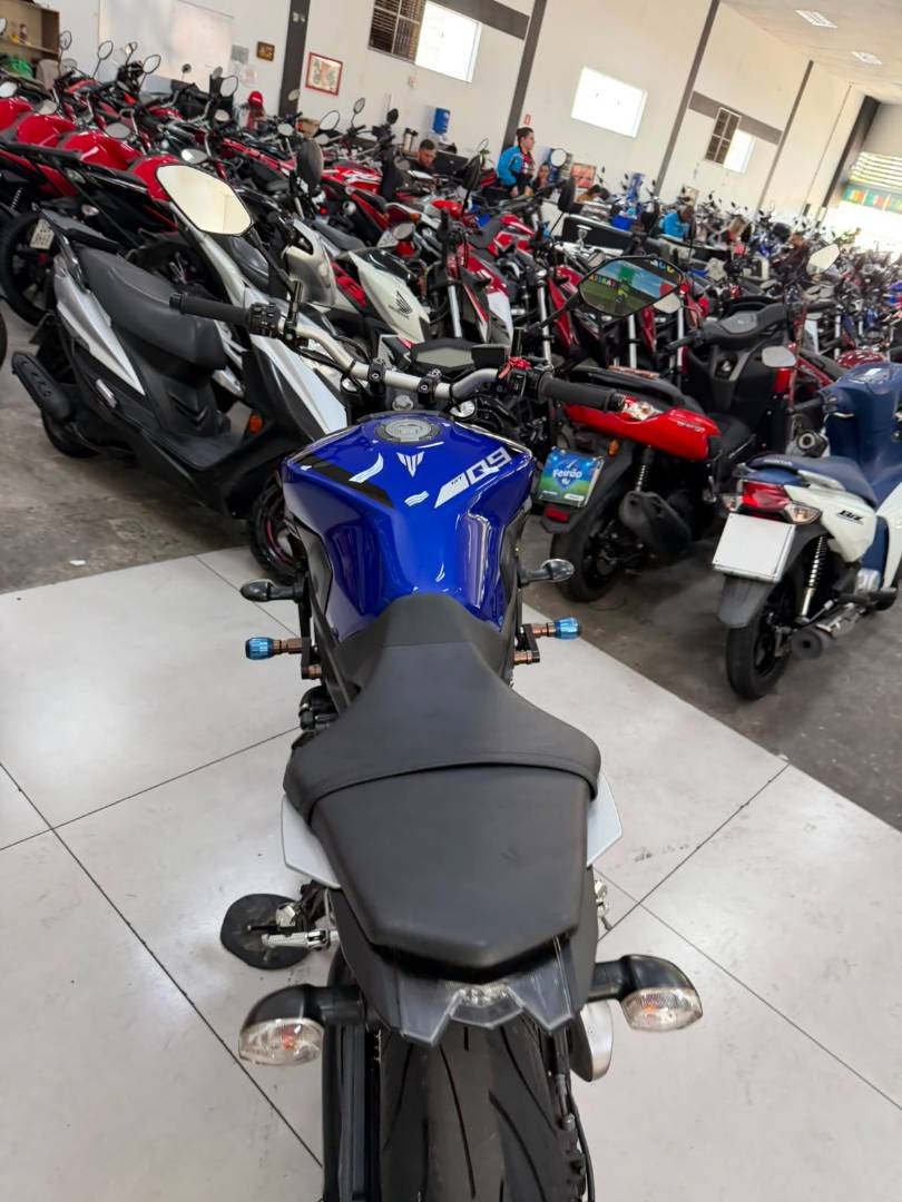 YAMAHA MT-09