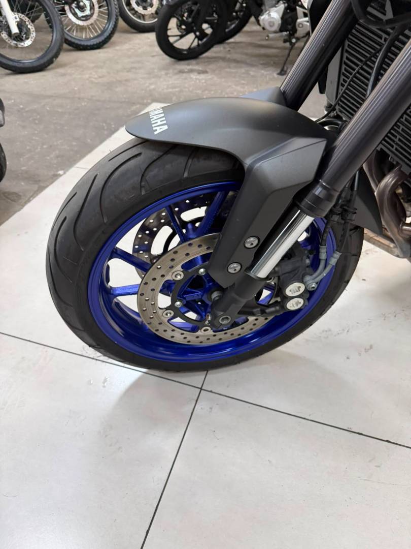 YAMAHA MT-09