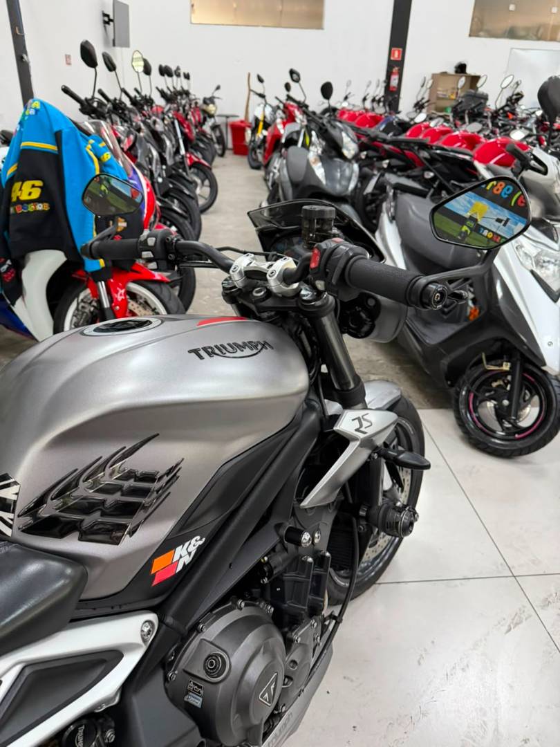 TRIUMPH STREET TRIPLE 765 RS
