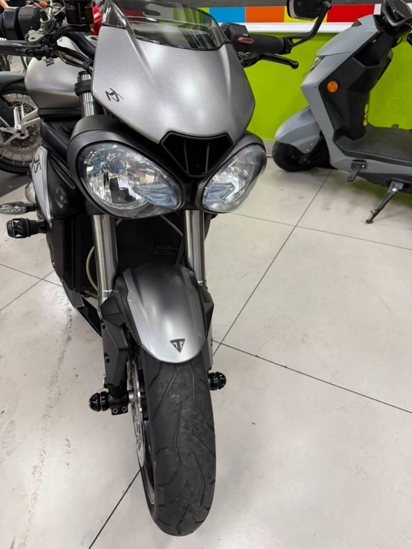 TRIUMPH STREET TRIPLE 765 RS