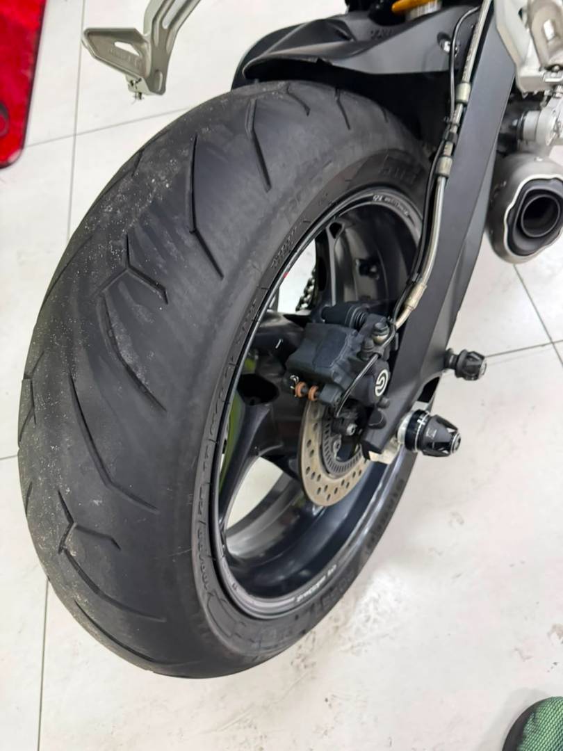 TRIUMPH STREET TRIPLE 765 RS