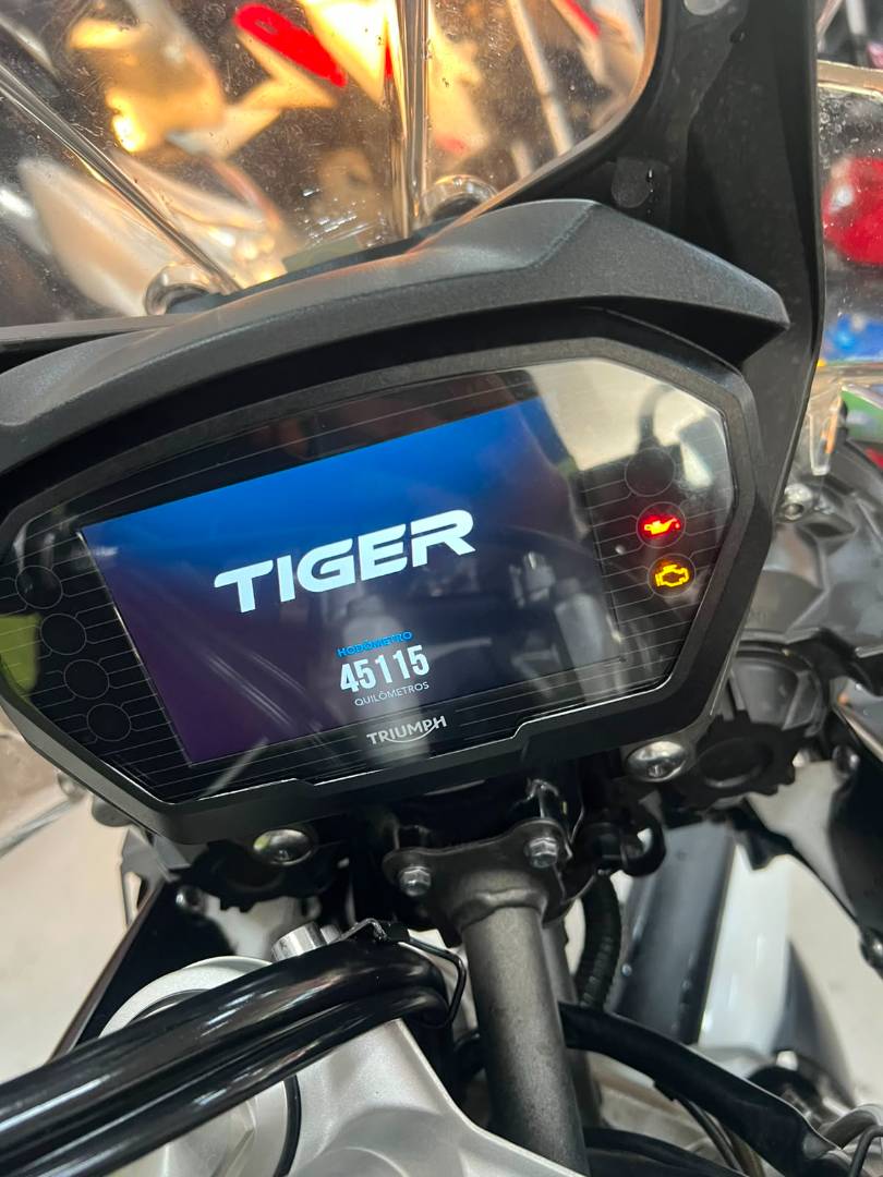 TRIUMPH TIGER 800 XRX