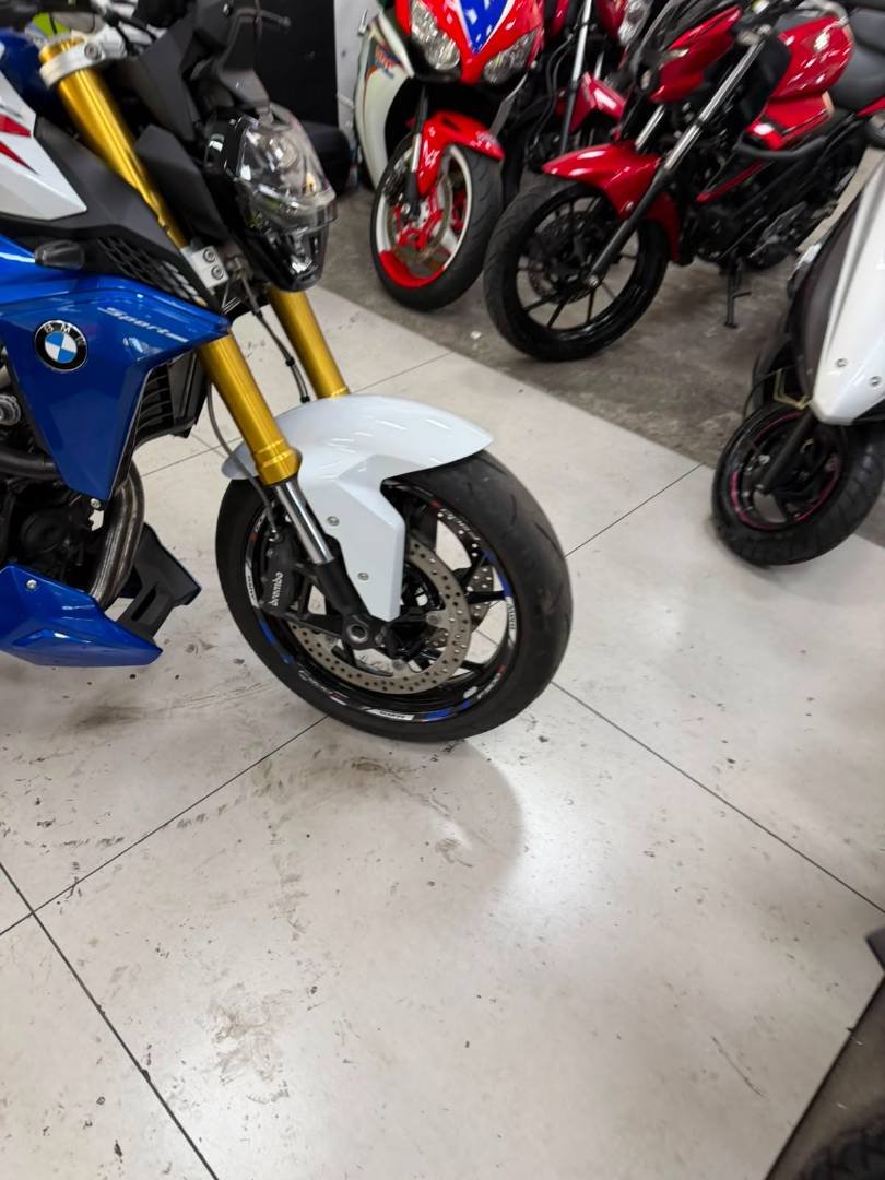 BMW F 900 R