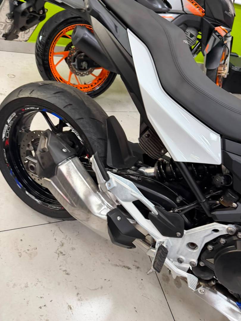 BMW F 900 R