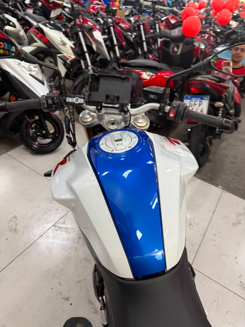 BMW F 900 R