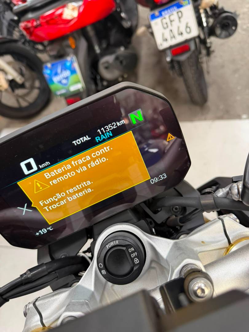 BMW F 900 R
