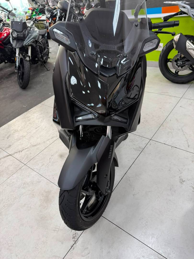 YAMAHA XMAX 300 CONNECTED ABS