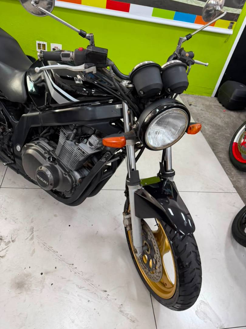 SUZUKI GS 500E