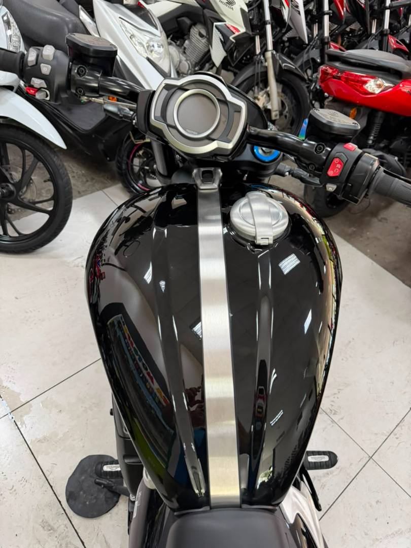 TRIUMPH ROCKET III R