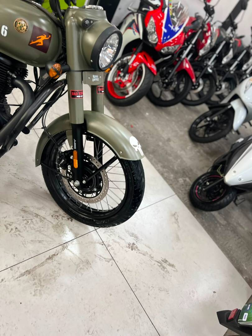 ROYAL ENFIELD CLASSIC 500