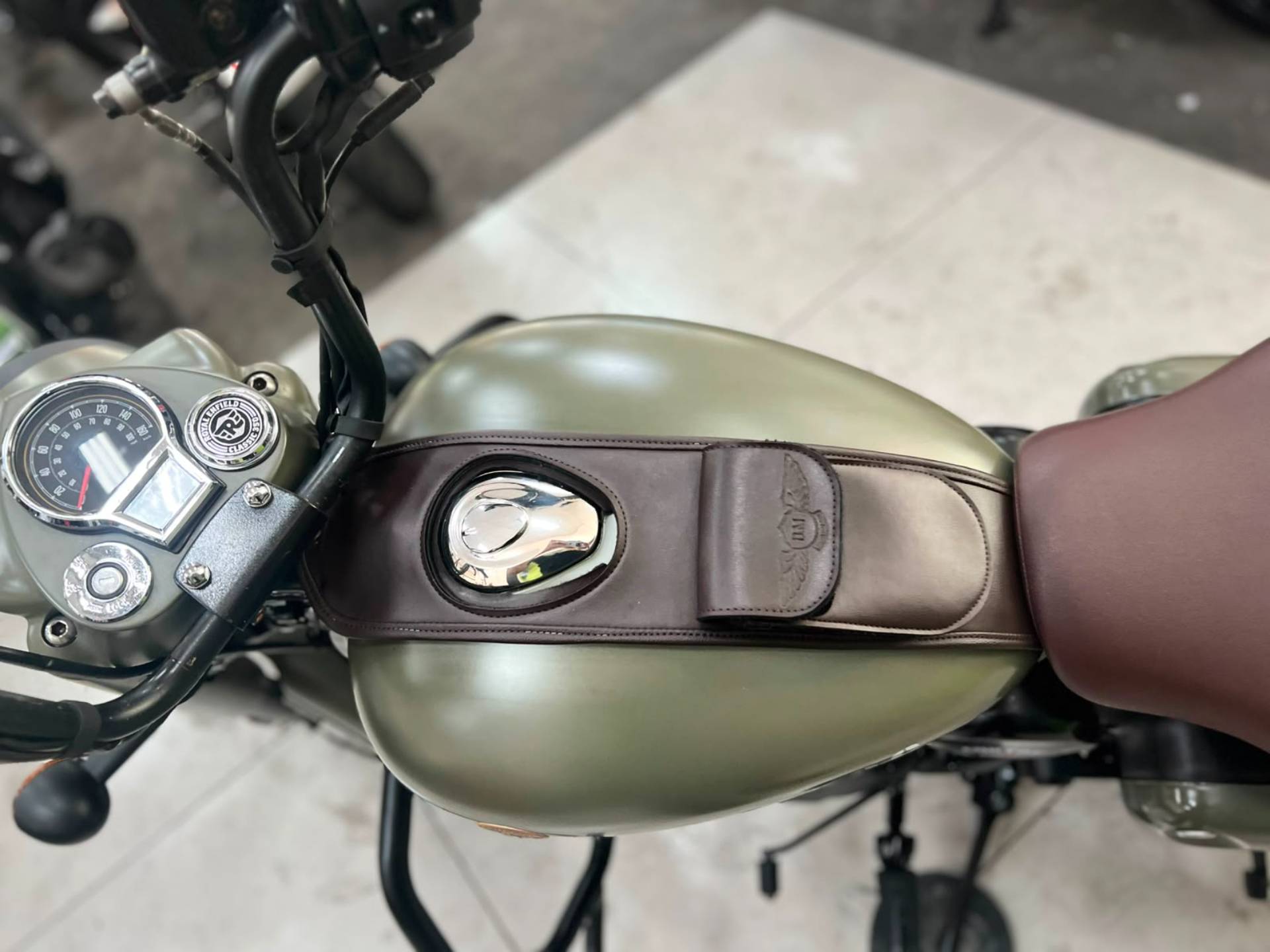 ROYAL ENFIELD CLASSIC 500