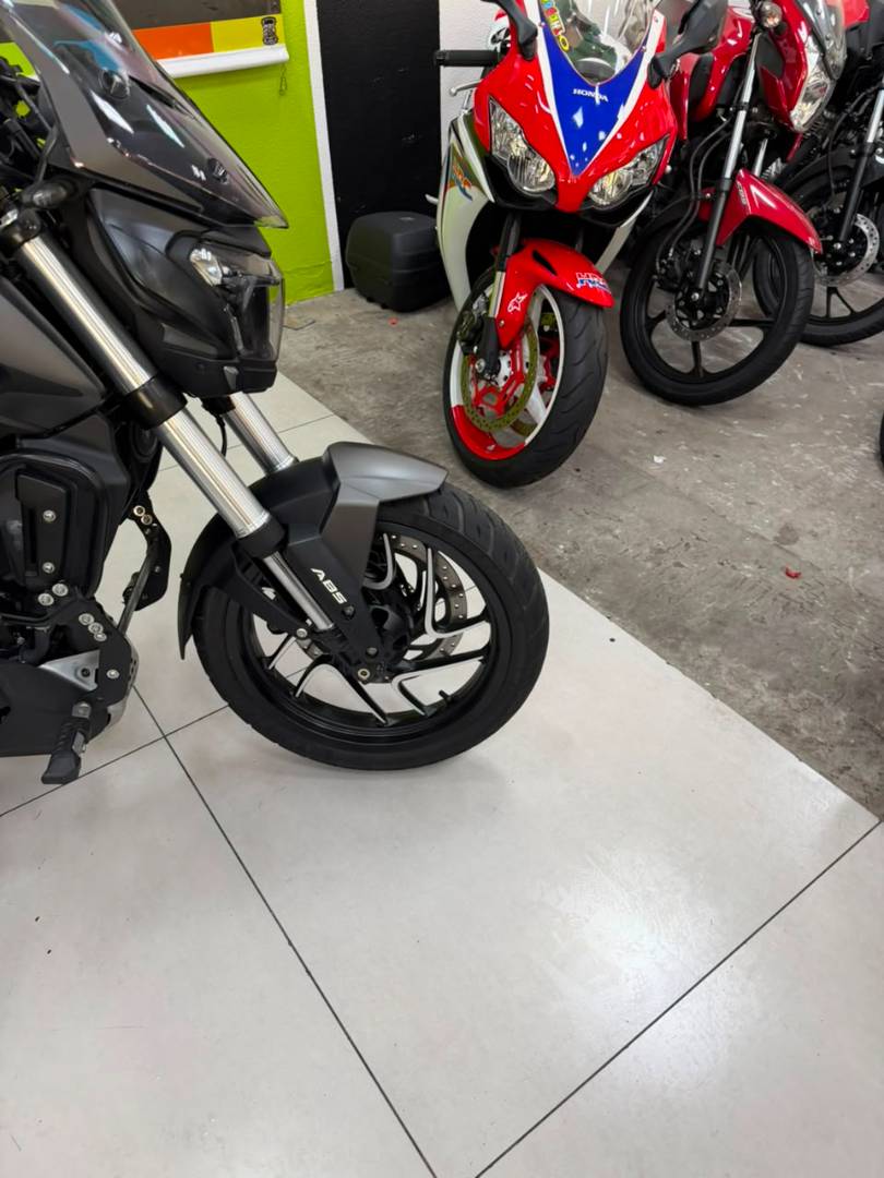 BAJAJ DOMINAR 400