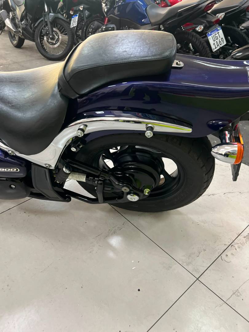 SUZUKI BOULEVARD M800