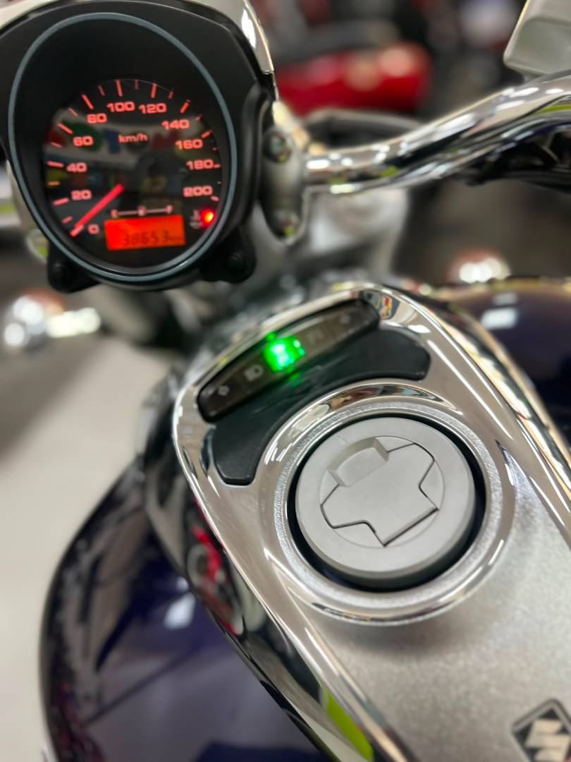 SUZUKI BOULEVARD M800