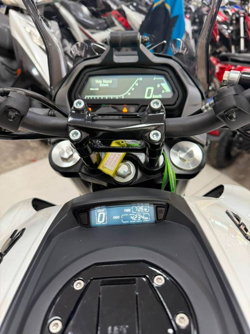 BAJAJ DOMINAR 400