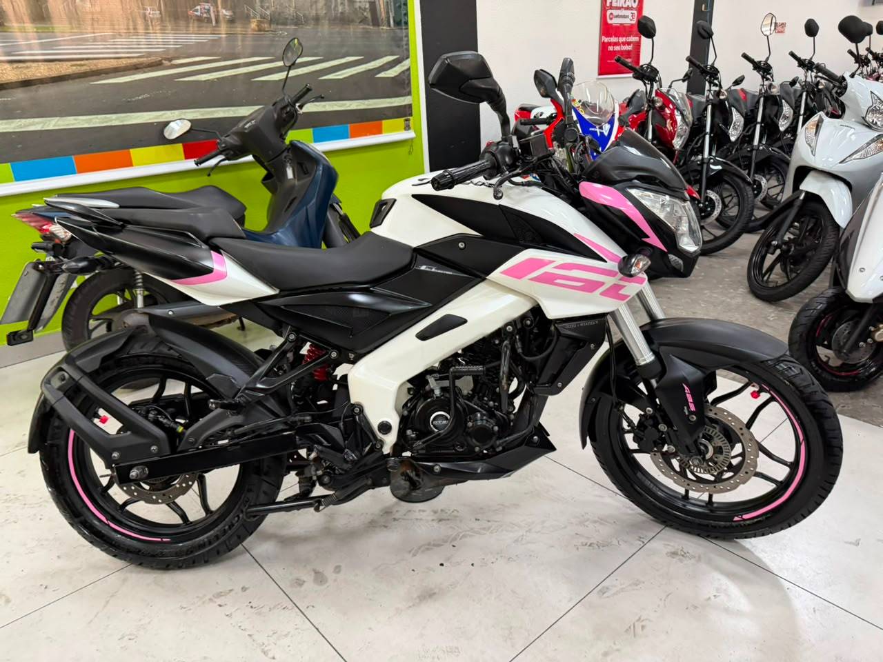 BAJAJ DOMINAR 160