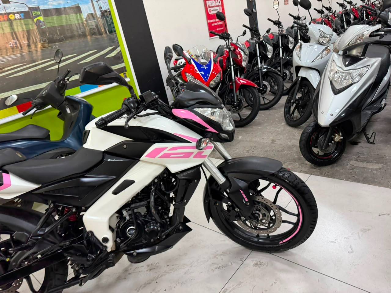 BAJAJ DOMINAR 160