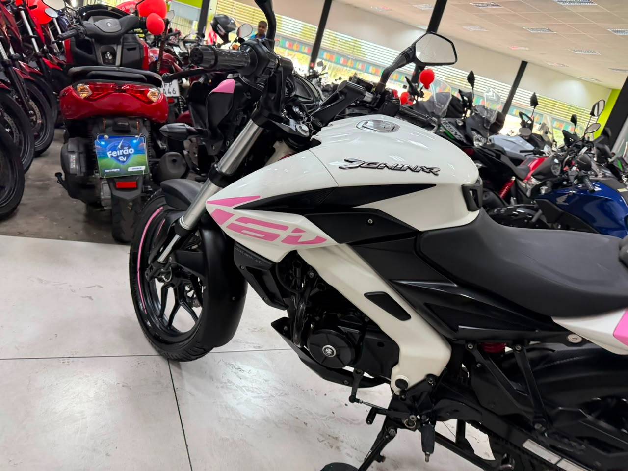 BAJAJ DOMINAR 160