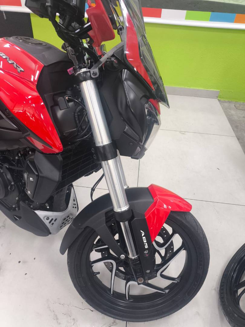 BAJAJ DOMINAR 400