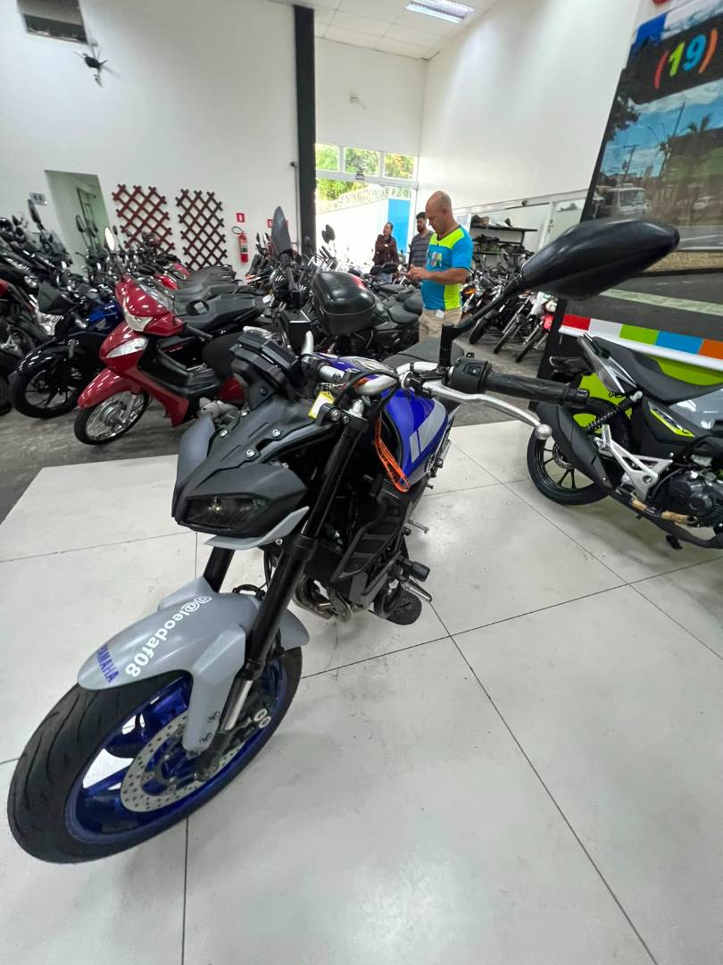 YAMAHA MT-09