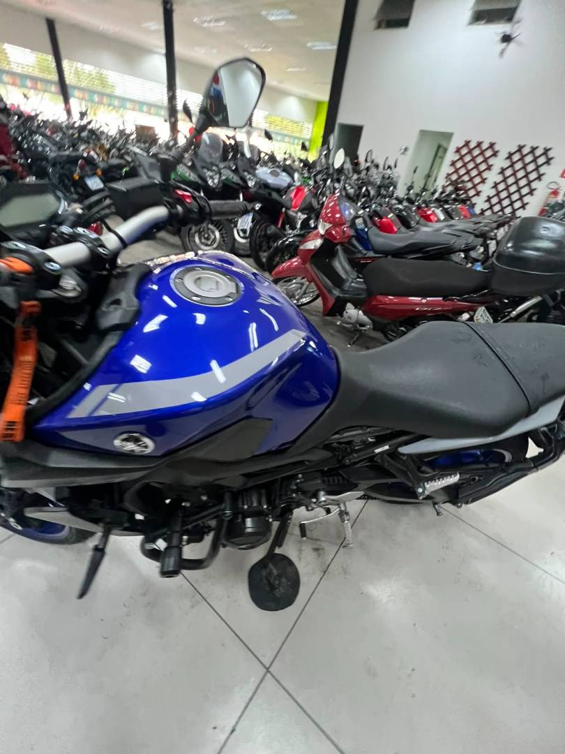 YAMAHA MT-09