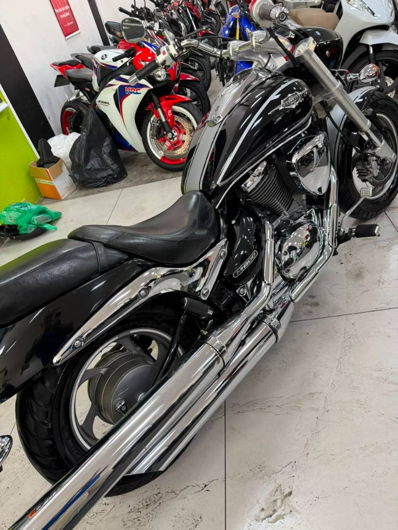 SUZUKI BOULEVARD M800