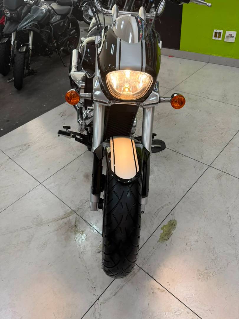 SUZUKI BOULEVARD M800