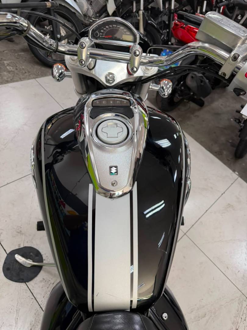SUZUKI BOULEVARD M800