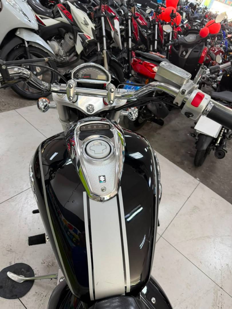SUZUKI BOULEVARD M800