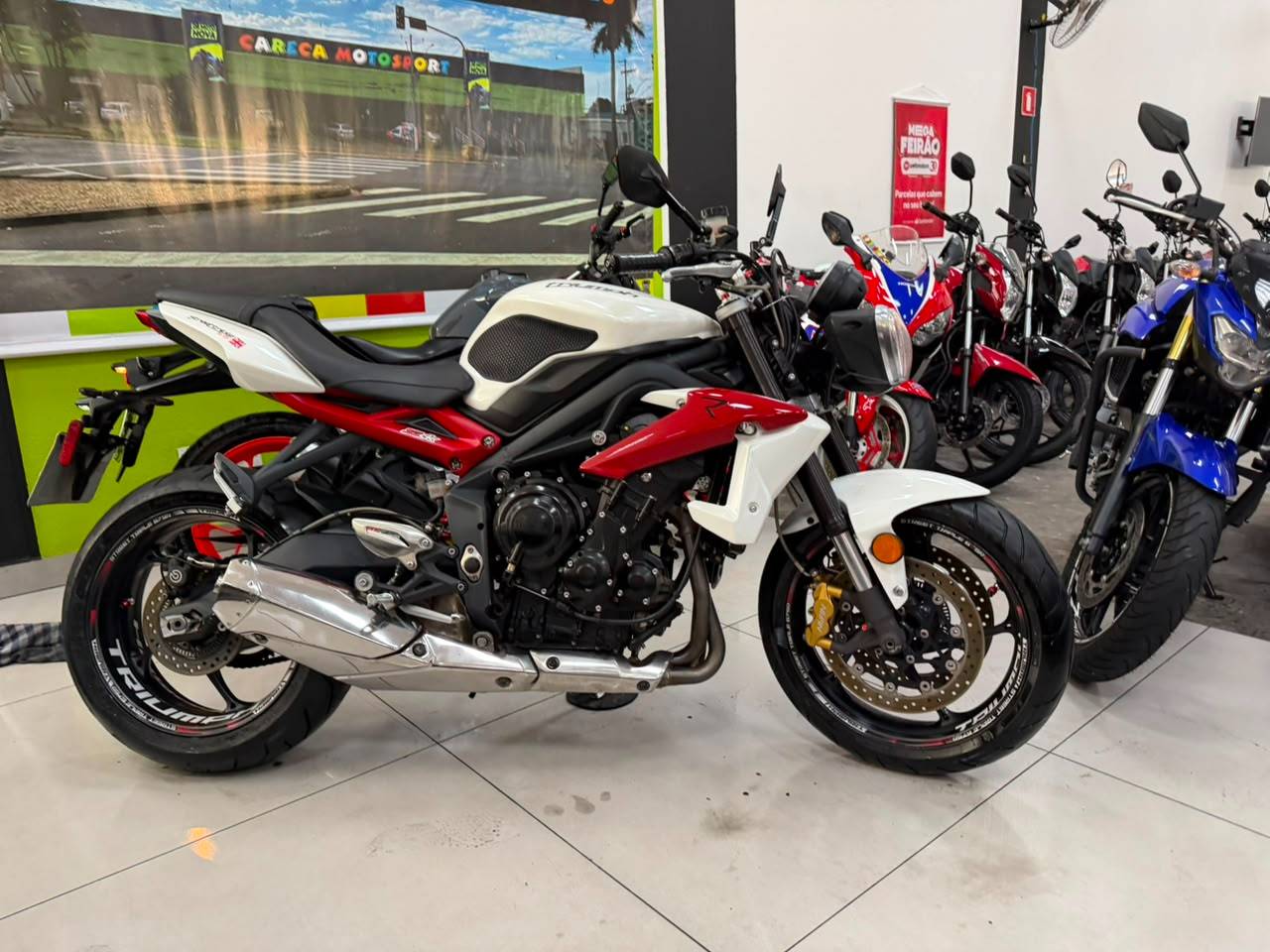 TRIUMPH STREET TRIPLE 675 ABS
