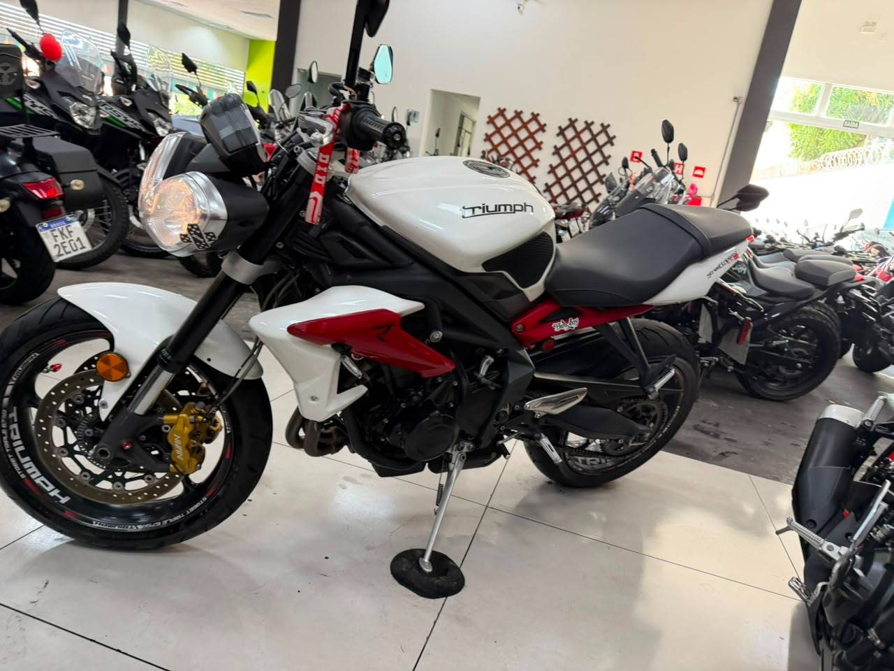TRIUMPH STREET TRIPLE 675 ABS