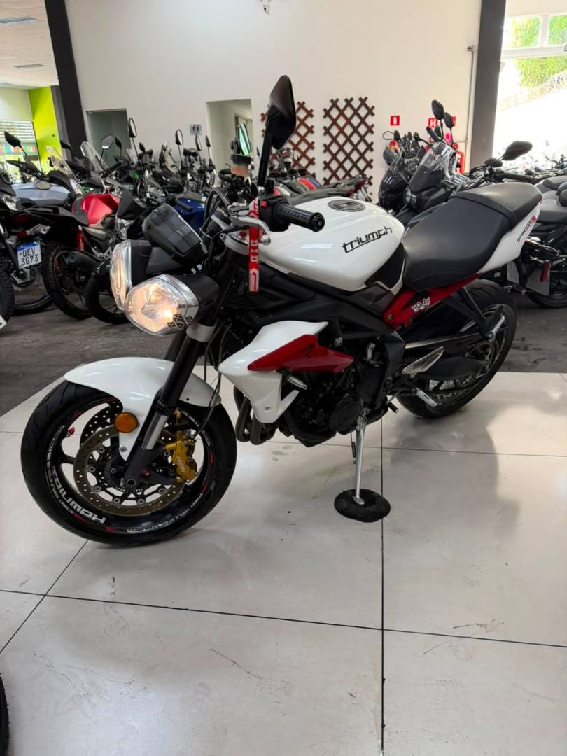 TRIUMPH STREET TRIPLE 675 ABS
