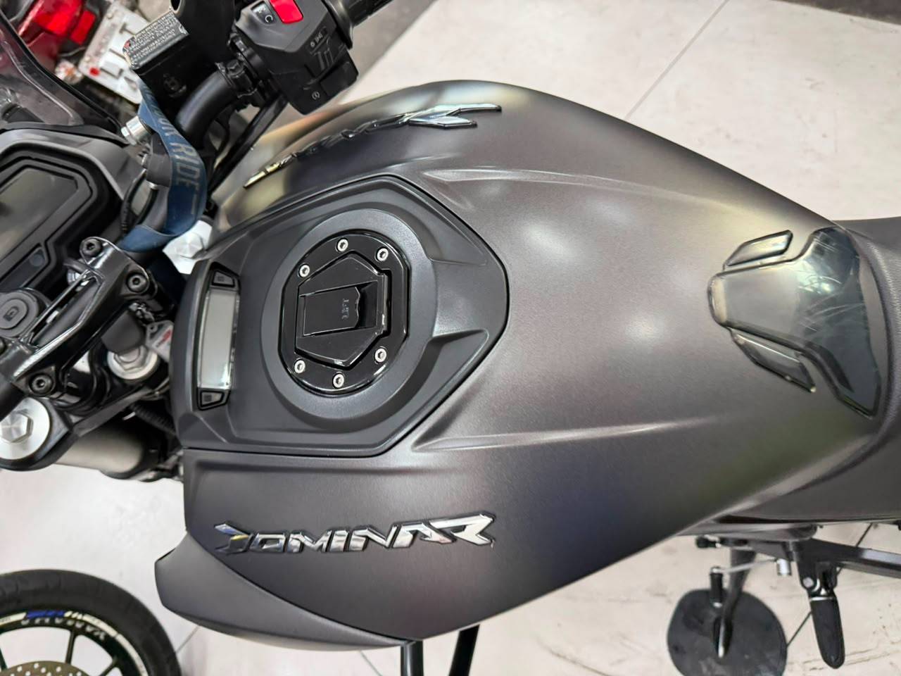 BAJAJ DOMINAR 400