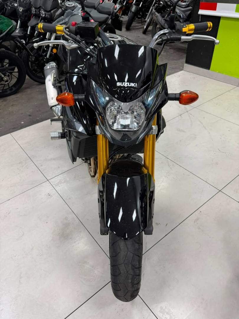 SUZUKI GSR 750 A