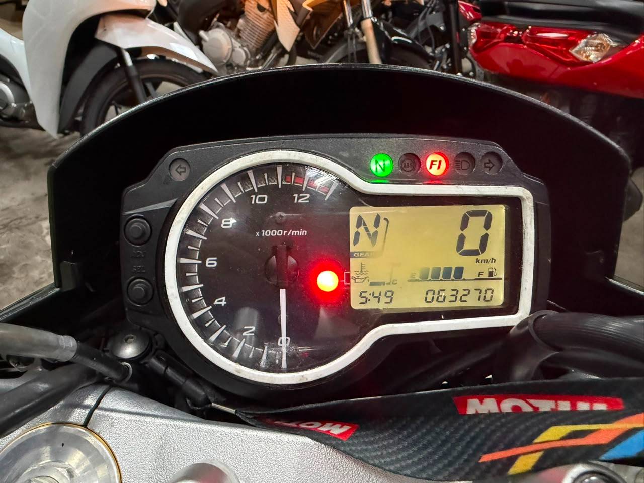 SUZUKI GSR 750 A