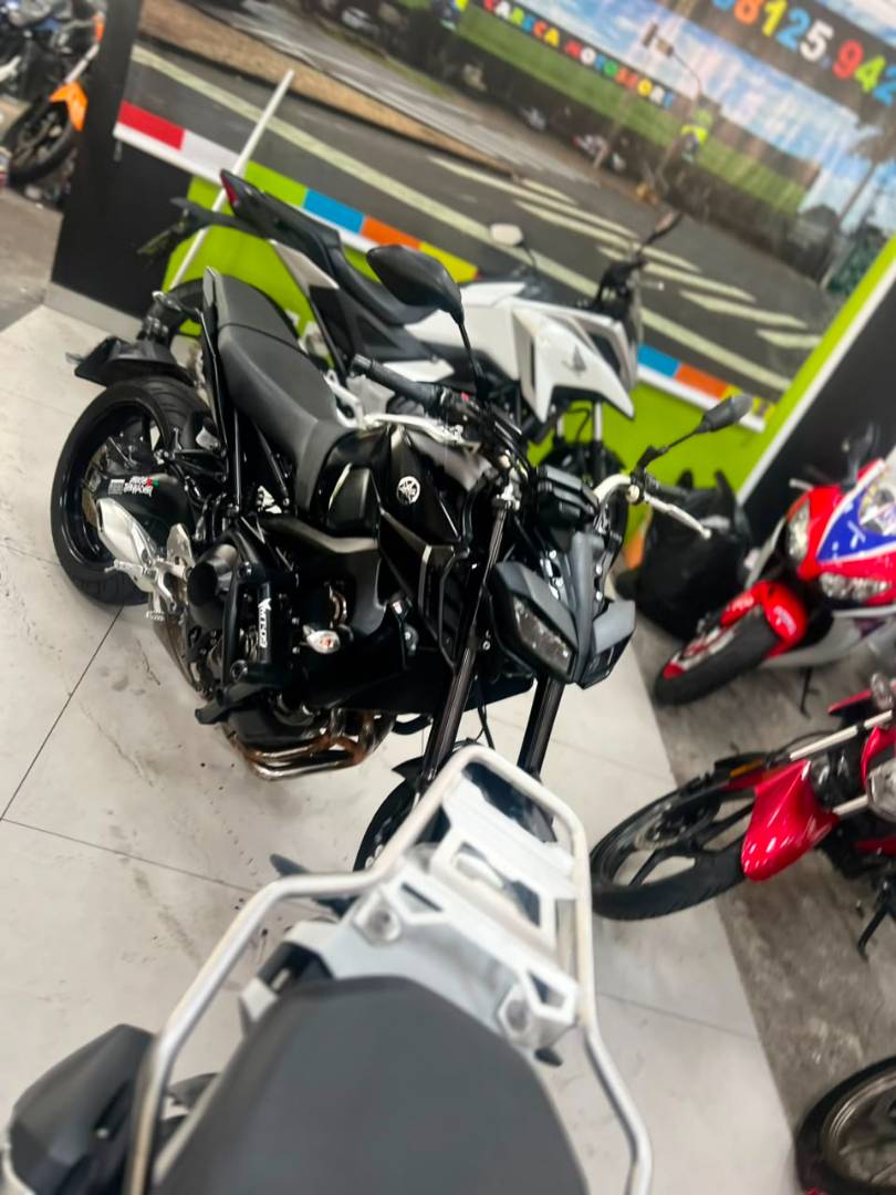 YAMAHA MT-09