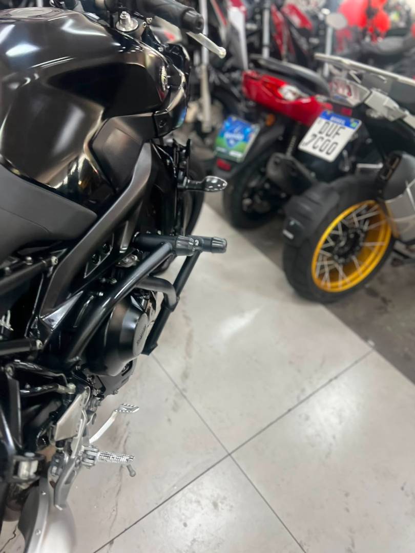 YAMAHA MT-09