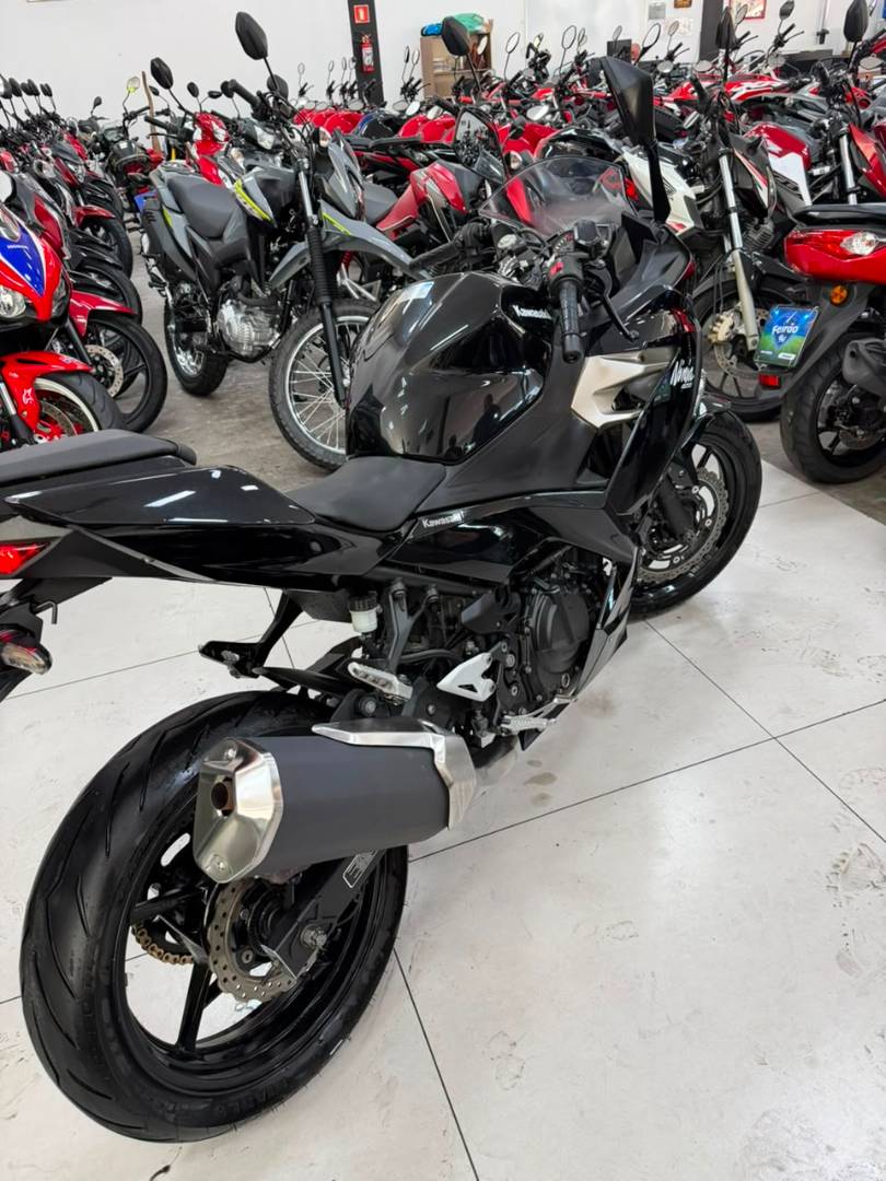 KAWASAKI NINJA 400 KRT EDITION