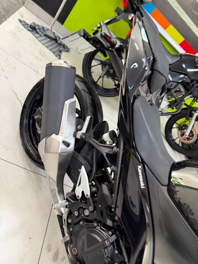 KAWASAKI NINJA 400 KRT EDITION