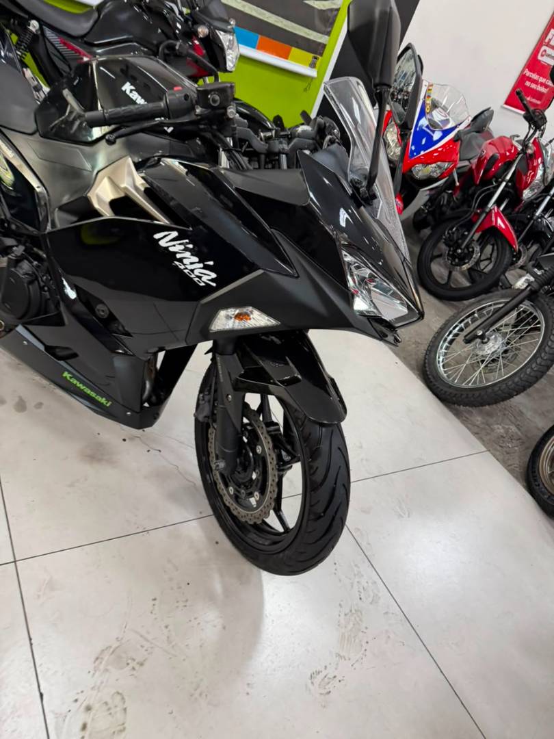 KAWASAKI NINJA 400 KRT EDITION